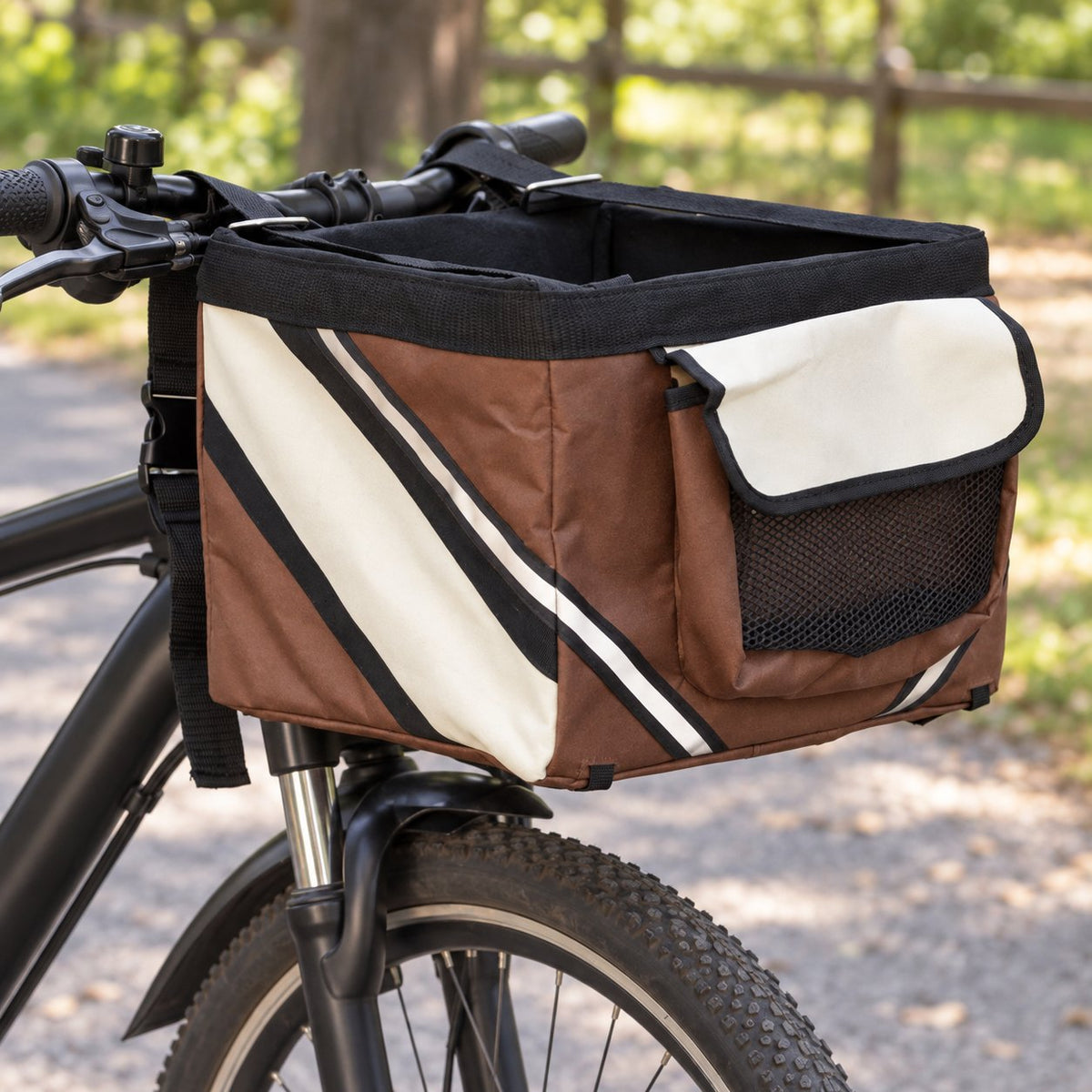 Coffee basket mounted on the handlebars, side view